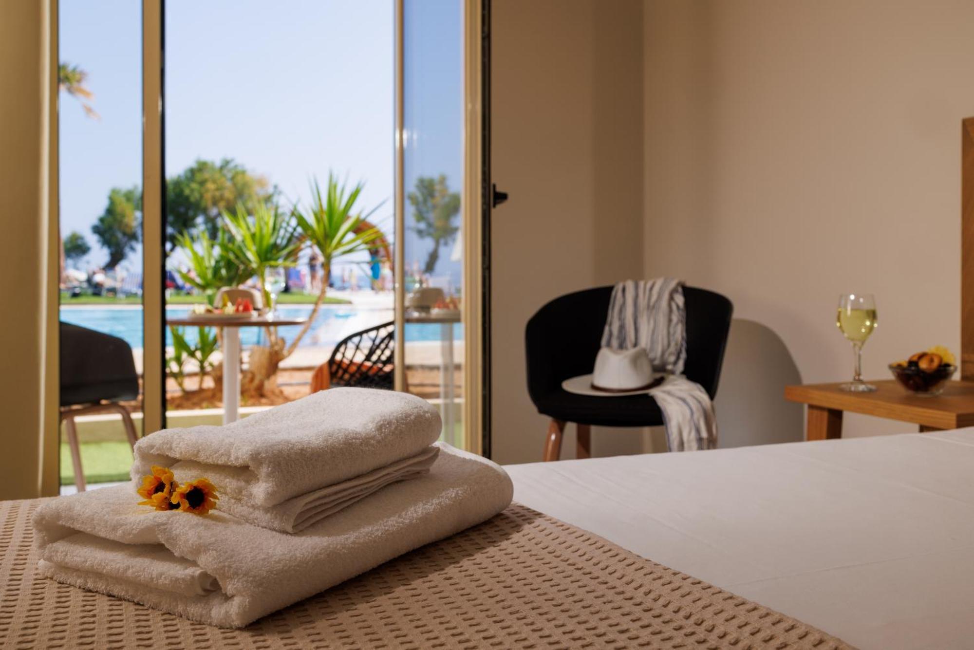 Malia Bay Beach Hotel & Bungalows Dış mekan fotoğraf